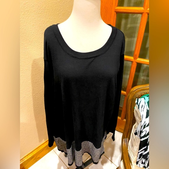 Rebecca Malone black sweater with beautiful contrast at the bottom - Picture 1 of 7